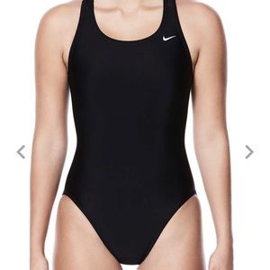 Nike women’s Core Soild Fast Back One Piece Swimsuit